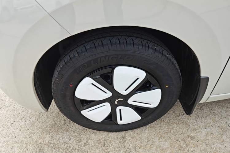 Used Wuling Hongguang MINIEV 2025 Four-Door Version Advanced Edition Left Front Wheel Hub