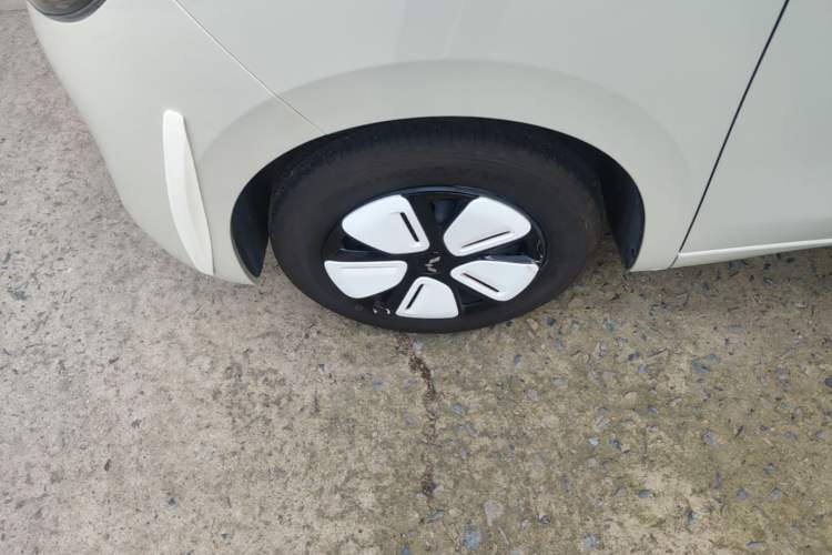 Used Wuling Hongguang MINIEV 2025 Four-Door Version Advanced Edition Left Front Wheel Hub