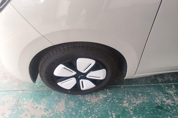 Used Wuling Hongguang MINIEV 2025 Four-Door Version Advanced Edition Left Front Wheel Hub