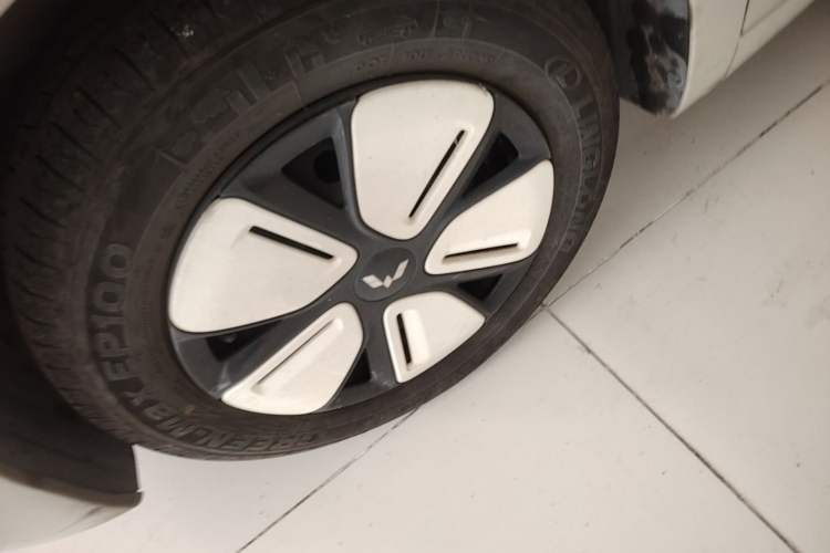 Used Wuling Hongguang MINIEV 2025 Four-Door Version Advanced Edition Left Front Wheel Hub