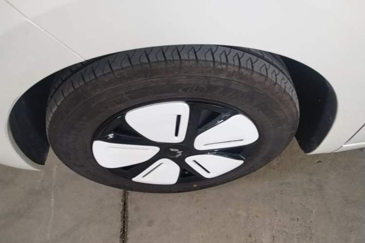 Used Wuling Hongguang MINIEV 2025 Four-Door Version Advanced Edition Left Front Wheel Hub
