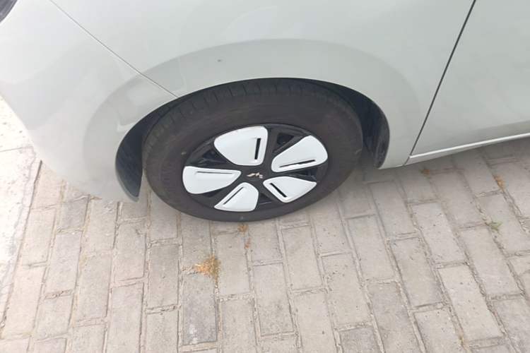 Used Wuling Hongguang MINIEV 2025 Four-Door Version Advanced Edition Left Front Wheel Hub