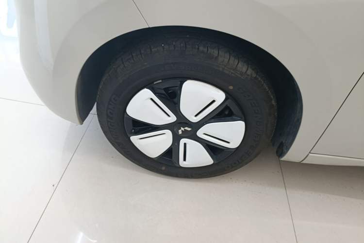 Used Wuling Hongguang MINIEV 2025 Four-Door Version Advanced Edition Left Front Wheel Hub