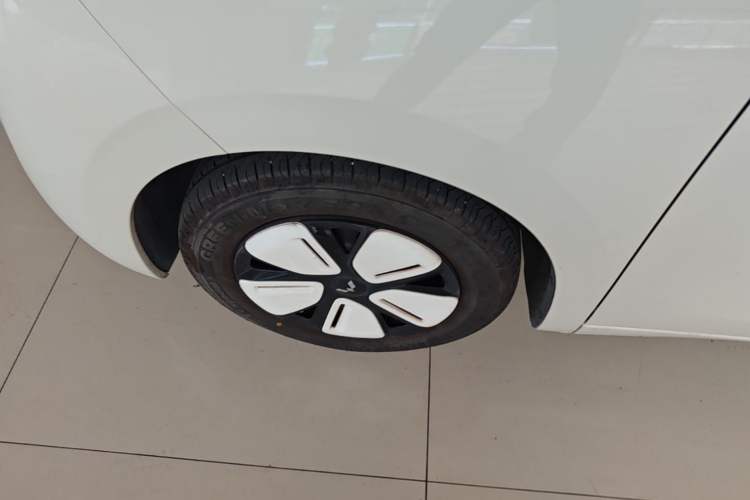 Used Wuling Hongguang MINIEV 2025 Four-Door Version Zhenxiang+ Edition Left Front Wheel Hub