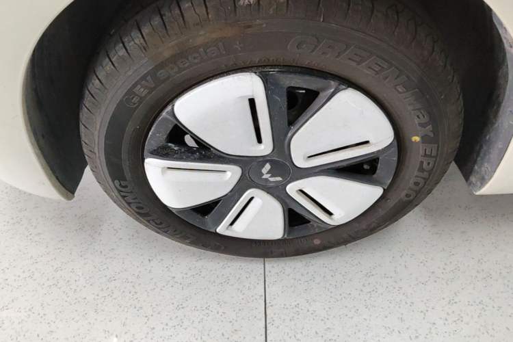 Used Wuling Hongguang MINIEV 2025 Four-Door Version Advanced Edition Left Front Wheel Hub