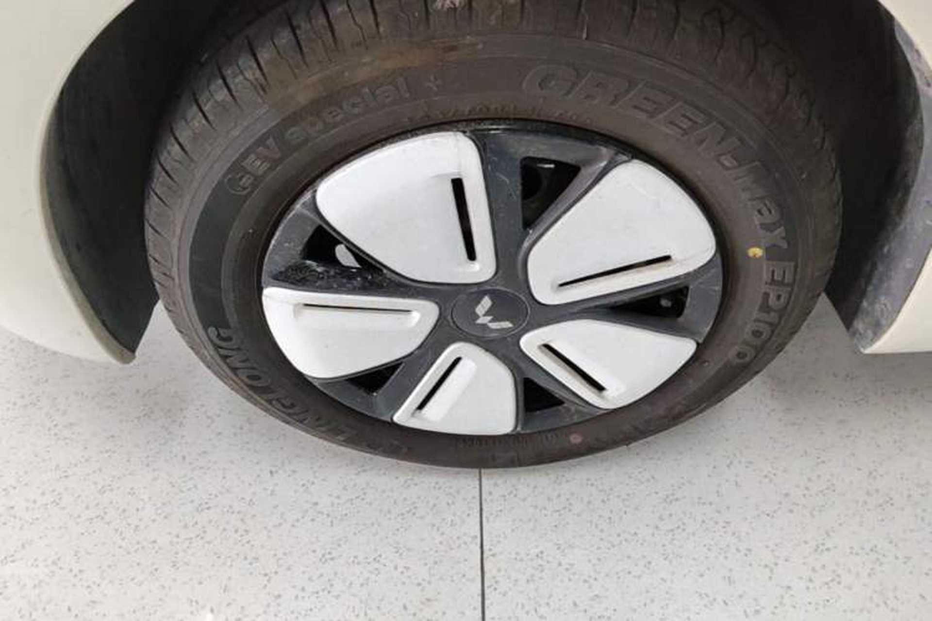 Used Wuling Hongguang MINIEV 2025 Four-Door Version Advanced Edition Left Front Wheel Hub
