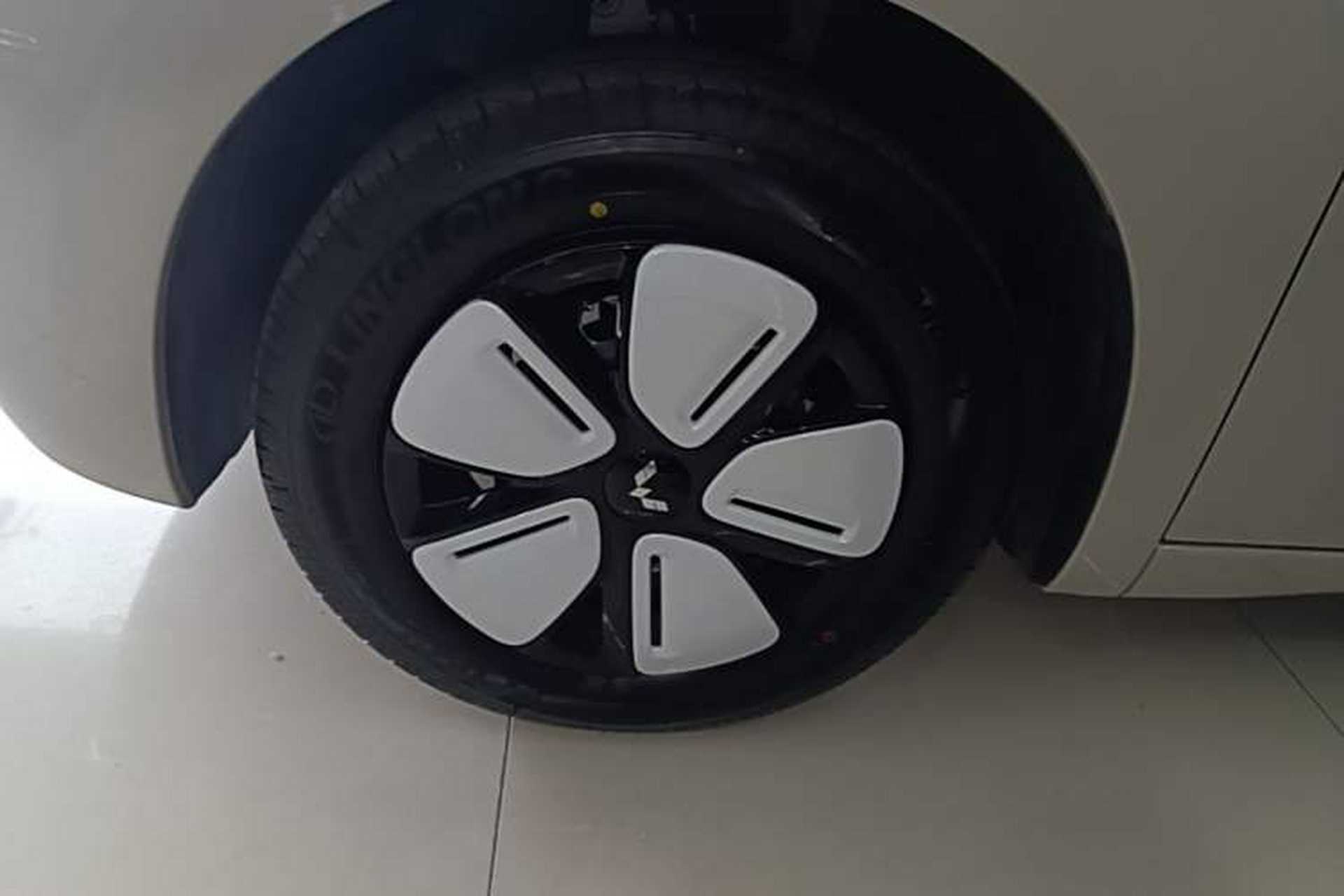 Used Wuling Hongguang MINIEV 2025 Four-Door Version Advanced Edition Left Front Wheel Hub