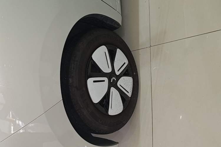 Used Wuling Hongguang MINIEV 2025 Four-Door Version Advanced Edition Left Front Wheel Hub
