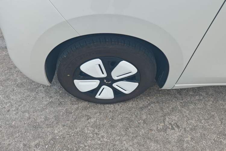 Used Wuling Hongguang MINIEV 2025 Four-Door Version Zhenxiang+ Edition Left Front Wheel Hub