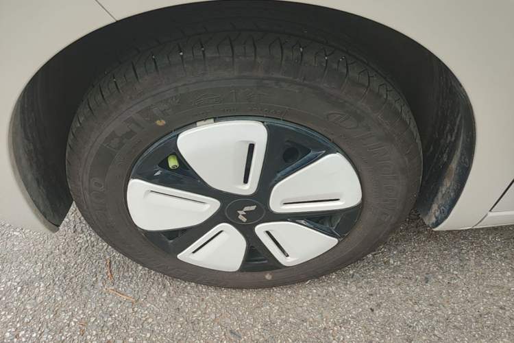 Used Wuling Hongguang MINIEV 2025 Four-Door Version Advanced Edition Left Front Wheel Hub