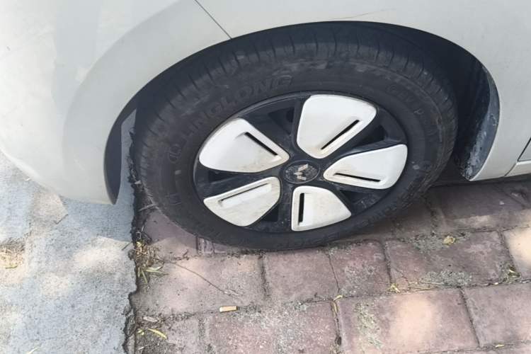 Used Wuling Hongguang MINIEV 2025 Four-Door Version Advanced Edition Left Front Wheel Hub
