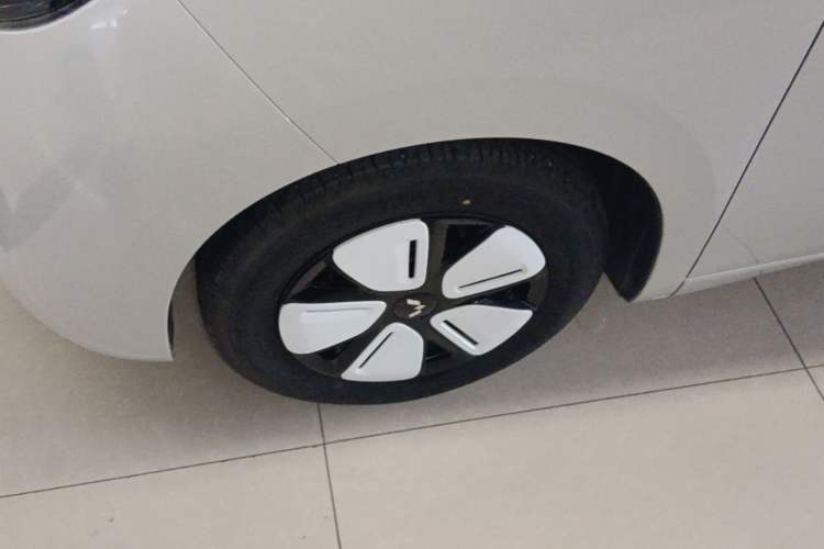 Used Wuling Hongguang MINIEV 2025 Four-Door Version Advanced Edition Left Front Wheel Hub