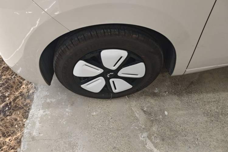 Used Wuling Hongguang MINIEV 2025 Four-Door Version Premium Edition Left Front Wheel Hub