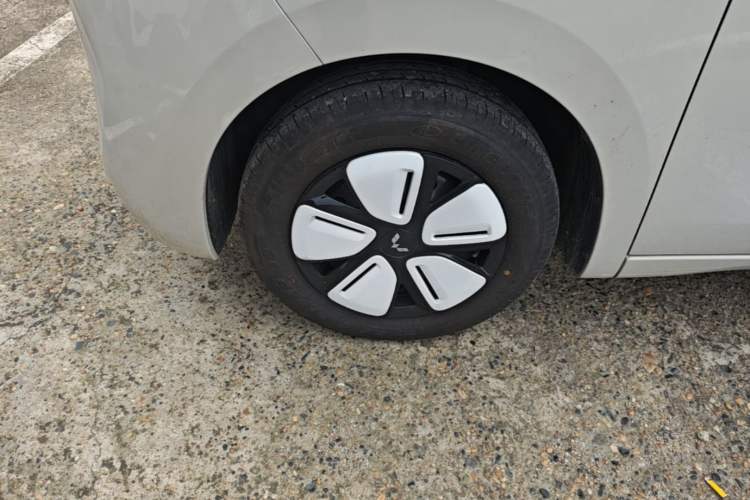 Used Wuling Hongguang MINIEV 2025 Four-Door Version Advanced Edition Left Front Wheel Hub