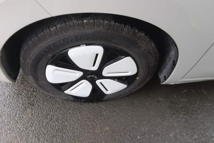 Used Wuling Hongguang MINIEV 2025 Four-Door Version Advanced Edition Left Front Wheel Hub