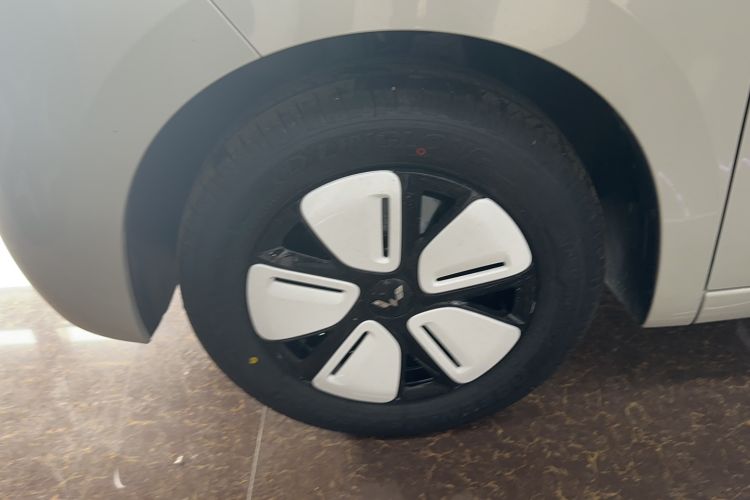 Used Wuling Hongguang MINIEV 2025 Four-Door Version Advanced Edition Left Front Wheel Hub