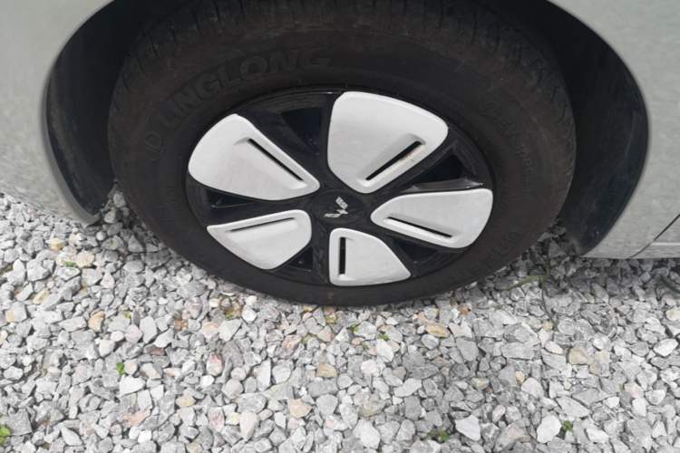 Used Wuling Hongguang MINIEV 2025 Four-Door Version Advanced Edition Left Front Wheel Hub