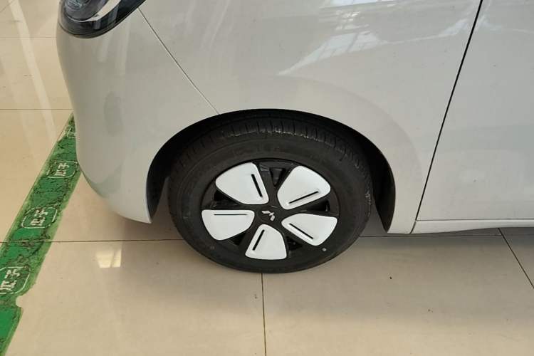 Used Wuling Hongguang MINIEV 2025 Four-Door Version Advanced Edition Left Front Wheel Hub