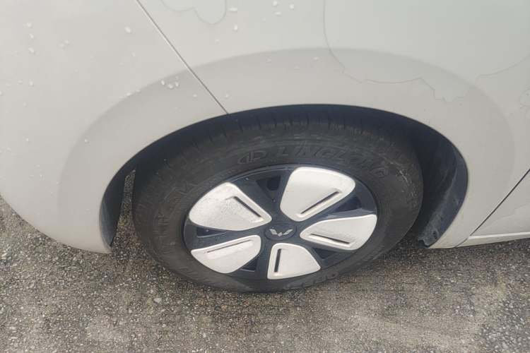 Used Wuling Hongguang MINIEV 2025 Four-Door Version Advanced Edition Left Front Wheel Hub