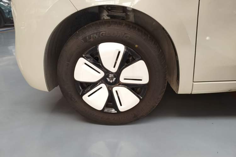 Used Wuling Hongguang MINIEV 2025 Four-Door Version Zhenxiang+ Edition Left Front Wheel Hub