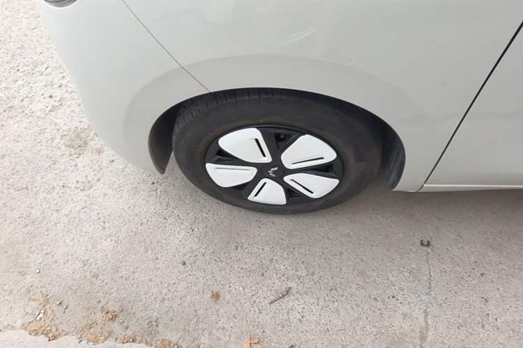 Used Wuling Hongguang MINIEV 2025 Four-Door Version Zhenxiang+ Edition Left Front Wheel Hub
