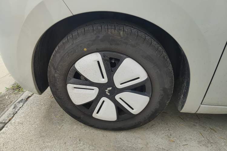 Used Wuling Hongguang MINIEV 2025 Four-Door Version Advanced Edition Left Front Wheel Hub