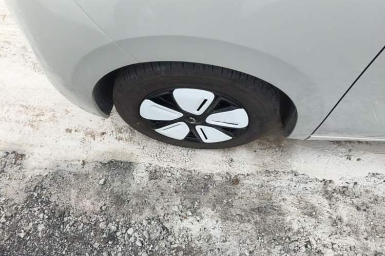 Used Wuling Hongguang MINIEV 2025 Four-Door Version Advanced Edition Left Front Wheel Hub
