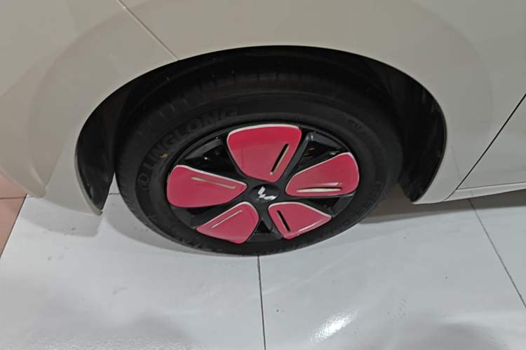 Used Wuling Hongguang MINIEV 2025 Four-Door Version Zhenxiang+ Edition Left Front Wheel Hub