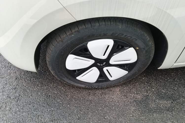 Used Wuling Hongguang MINIEV 2025 Four-Door Version Advanced Edition Left Front Wheel Hub