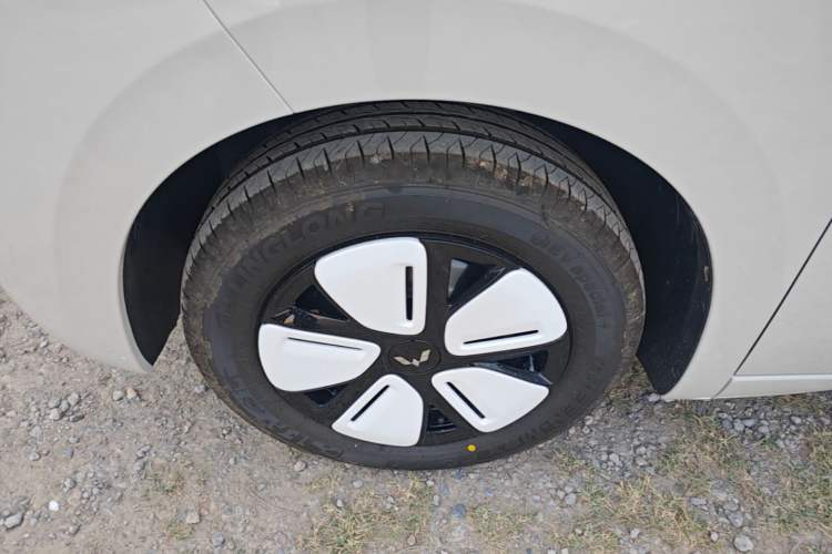 Used Wuling Hongguang MINIEV 2025 Four-Door Version Advanced Edition Left Front Wheel Hub