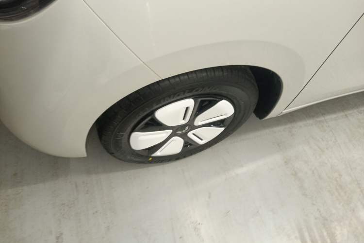 Used Wuling Hongguang MINIEV 2025 Four-Door Version Advanced Edition Left Front Wheel Hub