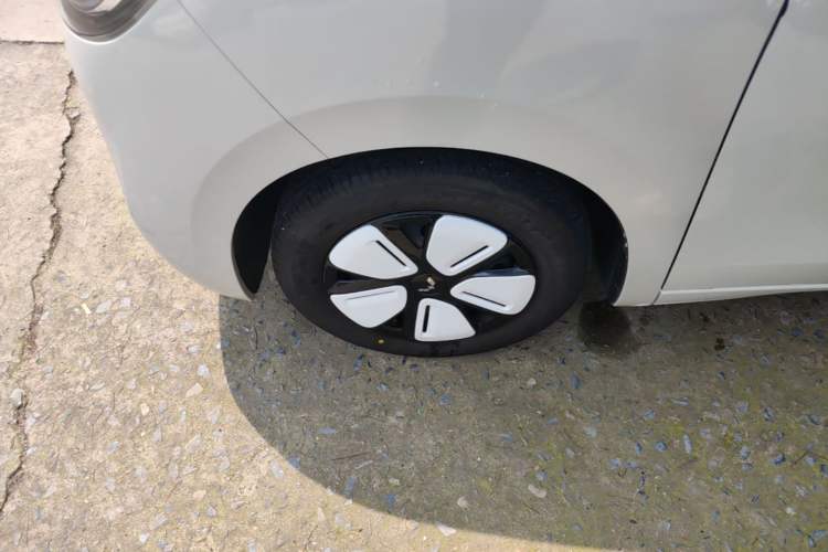 Used Wuling Hongguang MINIEV 2025 Four-Door Version Advanced Edition Left Front Wheel Hub