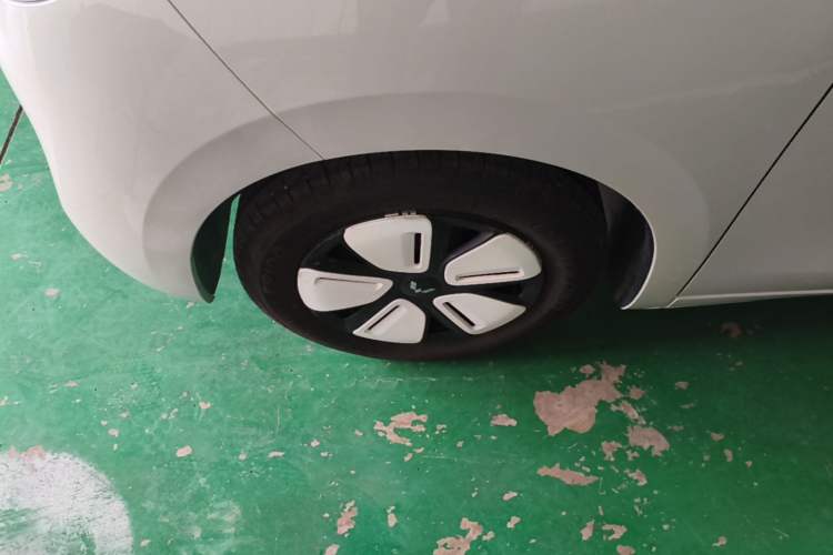 Used Wuling Hongguang MINIEV 2025 Four-Door Version Advanced Edition Left Front Wheel Hub