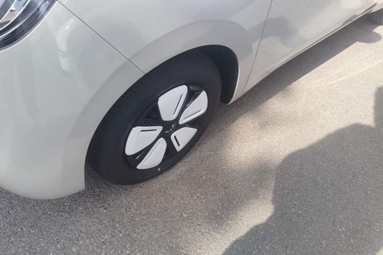 Used Wuling Hongguang MINIEV 2025 Four-Door Version Advanced Edition Left Front Wheel Hub