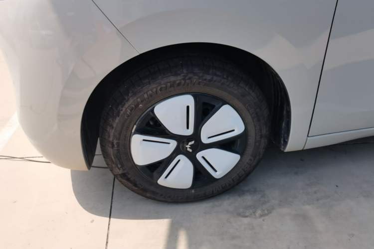 Used Wuling Hongguang MINIEV 2025 Four-Door Version Advanced Edition Left Front Wheel Hub