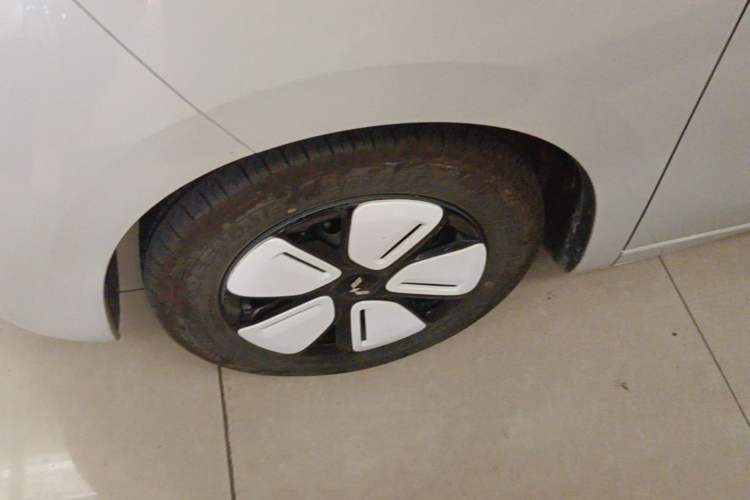 Used Wuling Hongguang MINIEV 2025 Four-Door Version Advanced Edition Left Front Wheel Hub