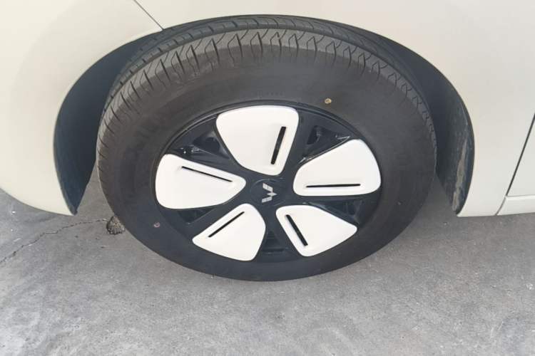 Used Wuling Hongguang MINIEV 2025 Four-Door Version Advanced Edition Left Front Wheel Hub