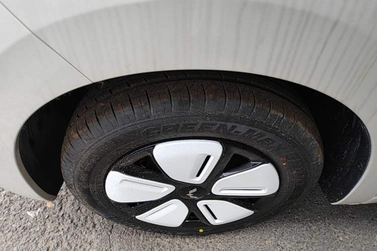 Used Wuling Hongguang MINIEV 2025 Four-Door Version Advanced Edition Left Front Wheel Hub