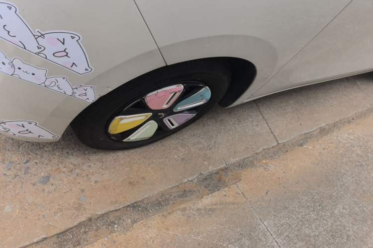 Used Wuling Hongguang MINIEV 2025 Four-Door Version Premium Edition Left Front Wheel Hub