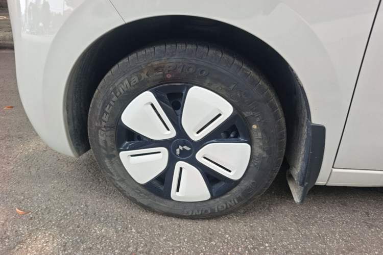 Used Wuling Hongguang MINIEV 2025 Four-Door Version Advanced Edition Left Front Wheel Hub