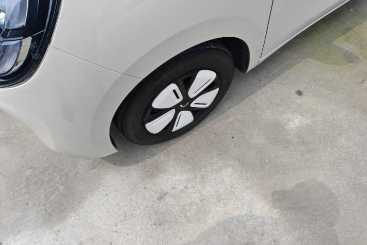 Used Wuling Hongguang MINIEV 2025 Four-Door Version Advanced Edition Left Front Wheel Hub