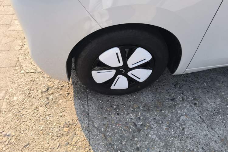 Used Wuling Hongguang MINIEV 2025 Four-Door Version Advanced Edition Left Front Wheel Hub