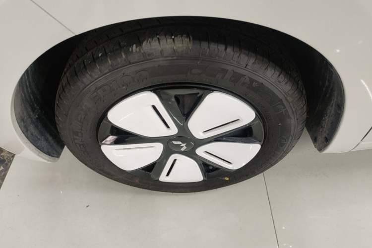 Used Wuling Hongguang MINIEV 2025 Four-Door Version Advanced Edition Left Front Wheel Hub