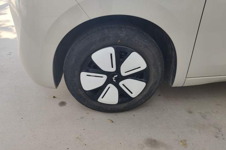 Used Wuling Hongguang MINIEV 2025 Four-Door Version Advanced Edition Left Front Wheel Hub