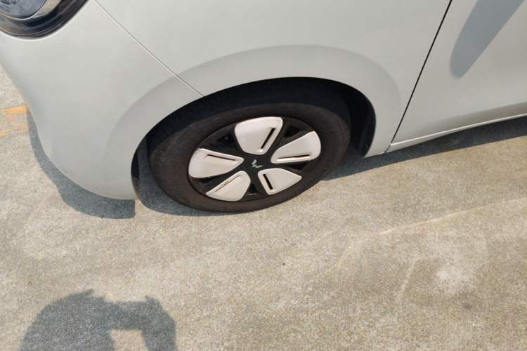 Used Wuling Hongguang MINIEV 2025 Four-Door Version Advanced Edition Left Front Wheel Hub