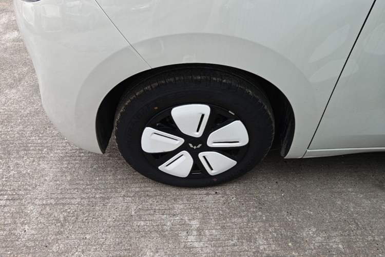 Used Wuling Hongguang MINIEV 2025 Four-Door Version Zhenxiang+ Edition Left Front Wheel Hub