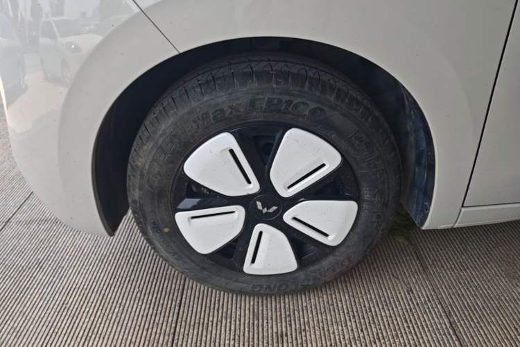 Used Wuling Hongguang MINIEV 2025 Four-Door Version Advanced Edition Left Front Wheel Hub