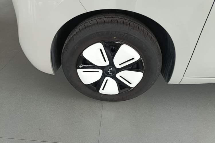 Used Wuling Hongguang MINIEV 2025 Four-Door Version Advanced Edition Left Front Wheel Hub