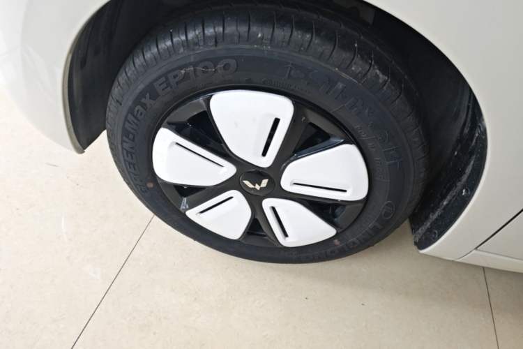 Used Wuling Hongguang MINIEV 2025 Four-Door Version Premium Edition Left Front Wheel Hub