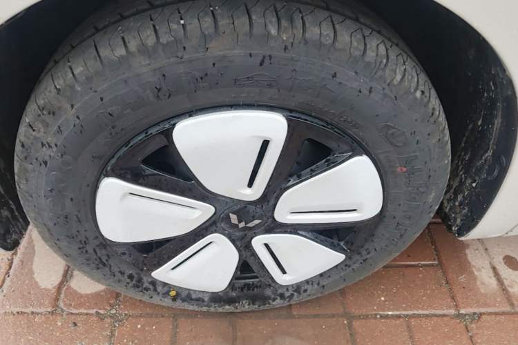 Used Wuling Hongguang MINIEV 2025 Four-Door Version Zhenxiang+ Edition Left Front Wheel Hub